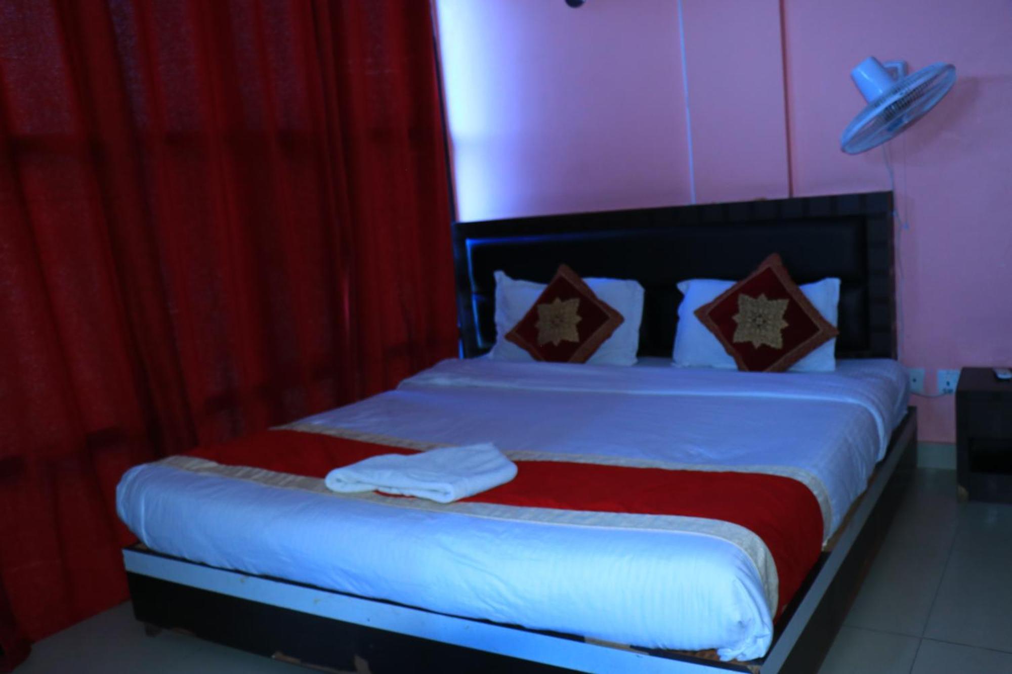 Hotel Megha Heritage Surkhet Екстериор снимка